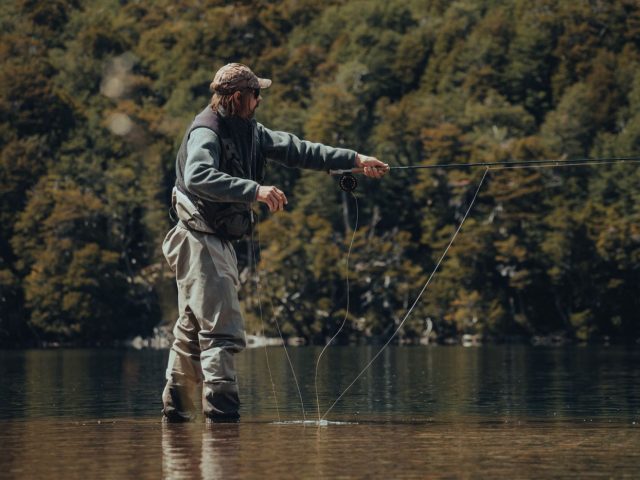Simms ou Patagonia : choisir des waders de terrain